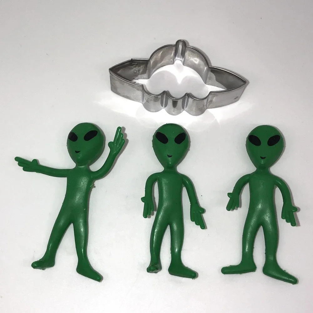 3 Bendable Rubber Green Aliens Figures Posable UFO Cookie Cutter Cake Topper Toy